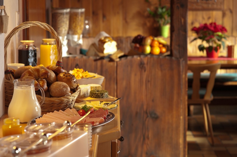 boulangerie-ST MARTIN D ENTRAUNES-min_breakfast_buffet_food_restaurant_meal_hotel_plate_fresh-718745